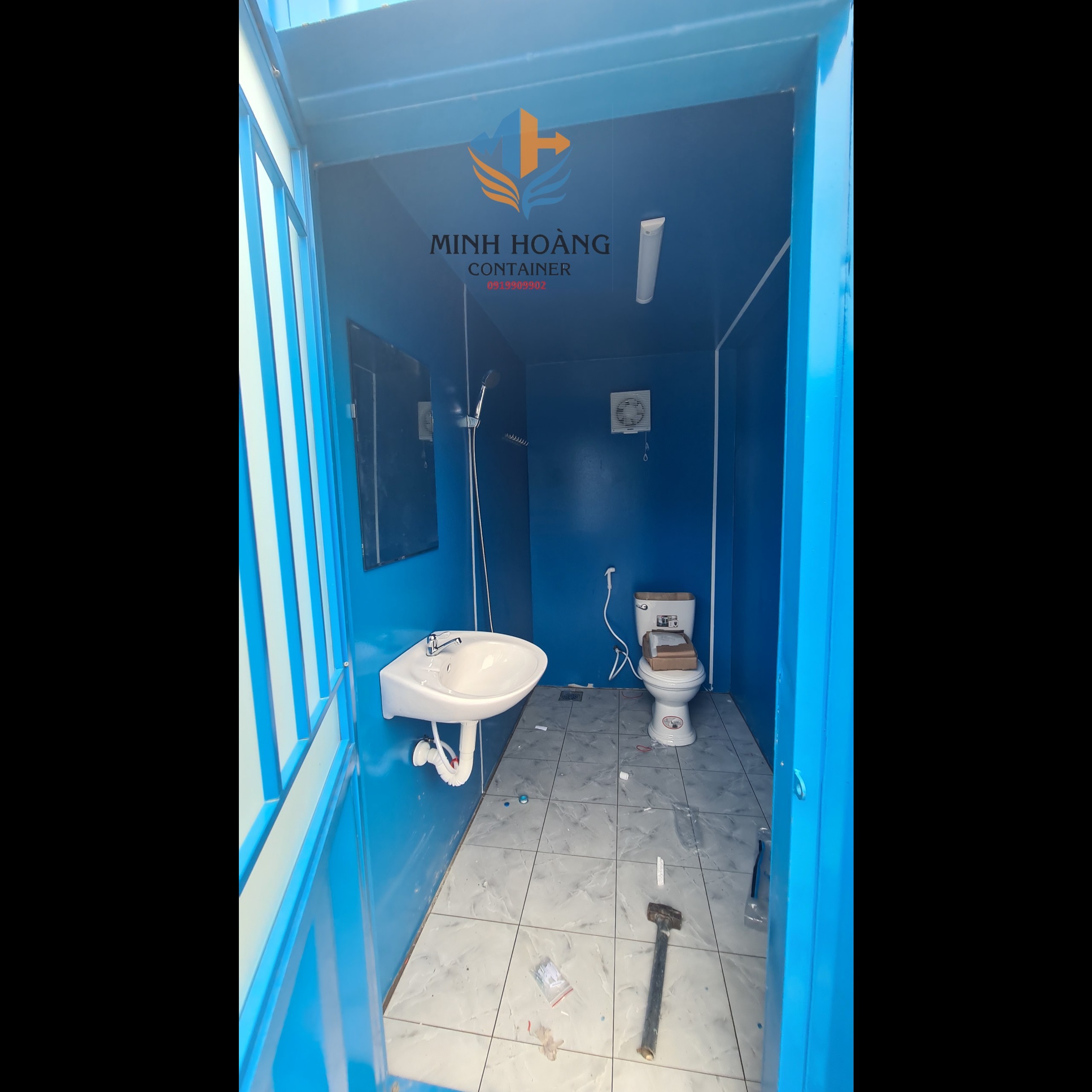 Container toilet 10 feet dùng cho văn phòng, nhà ở chia thành 2 phòng đầy đủ thiết bị